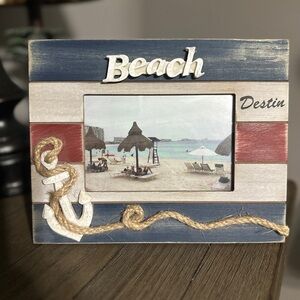Destin Beach frame, holds a 4x6 photo, NWT, never used, pet/smoke free home